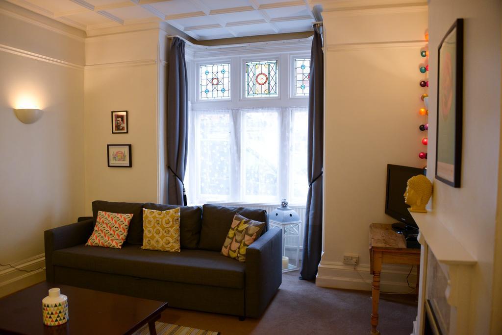 Queens Apartment Γουόρδινγκ Εξωτερικό φωτογραφία