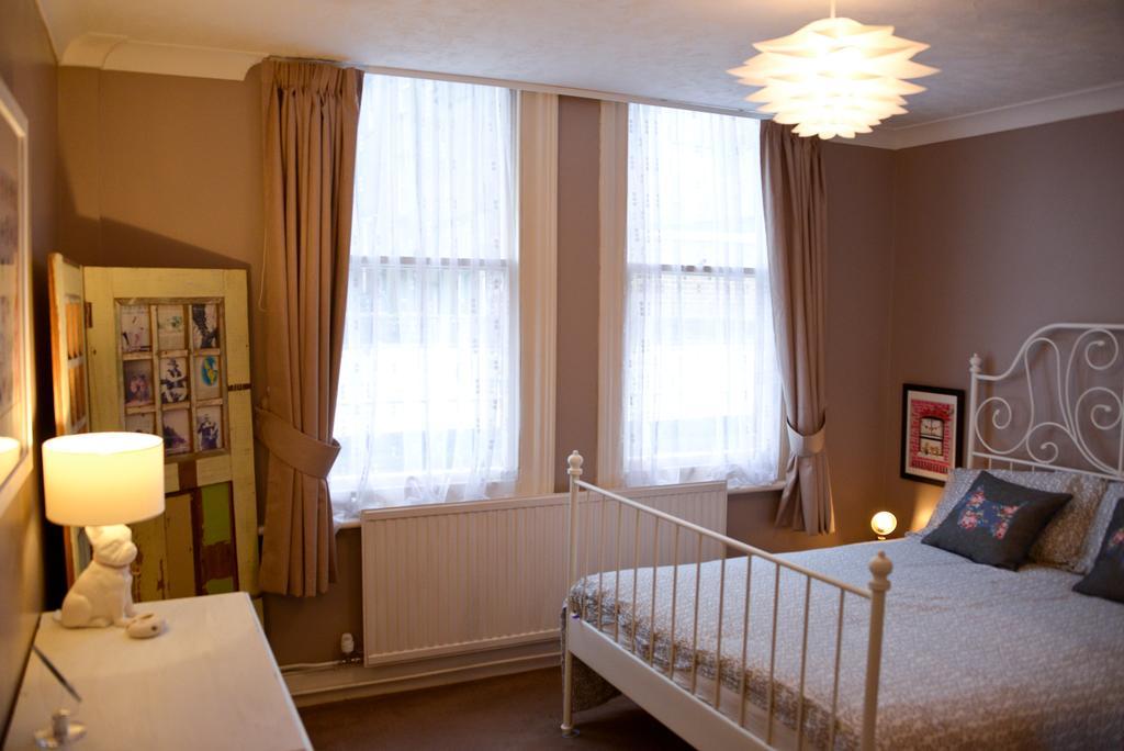 Queens Apartment Γουόρδινγκ Εξωτερικό φωτογραφία