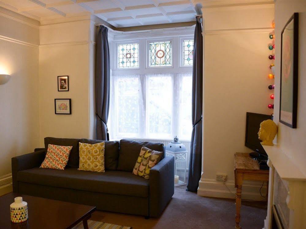 Queens Apartment Γουόρδινγκ Εξωτερικό φωτογραφία