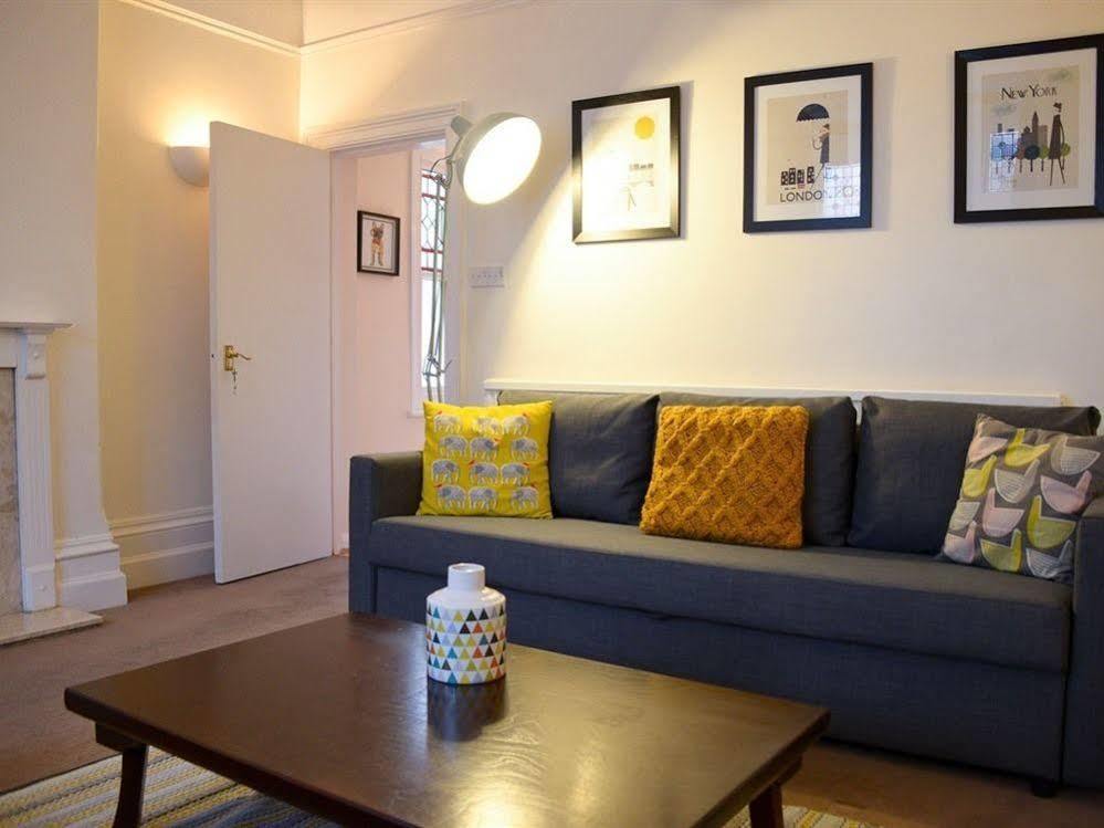 Queens Apartment Γουόρδινγκ Εξωτερικό φωτογραφία