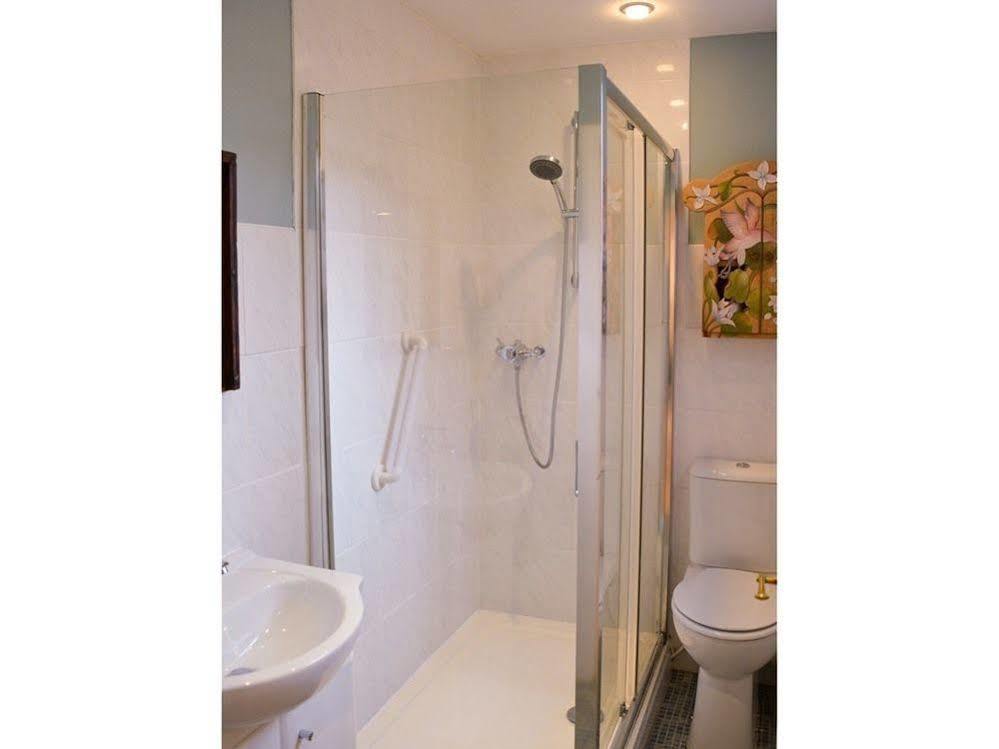 Queens Apartment Γουόρδινγκ Εξωτερικό φωτογραφία